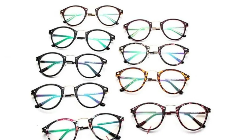 معلومات يجب أن يعرفها كل من يرتدي أنواع عدسات النظارات الطبية في 2021