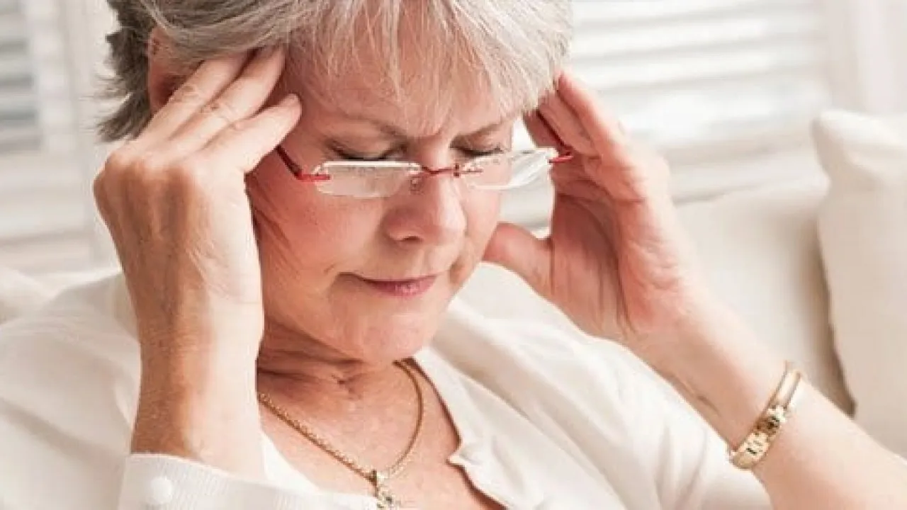 أعراض صداع النظارات الطبية وعلاقته بضعف البصر