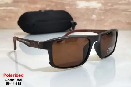 نظارة شمسية Oakley 2026 بنى